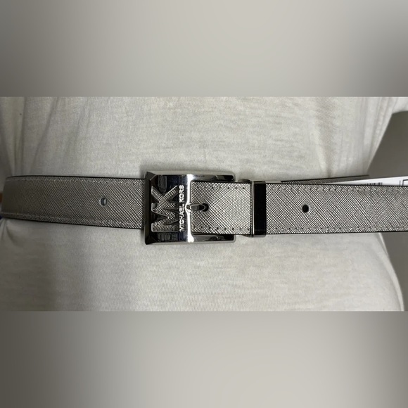 Michael Kors Reversible Belt - Picture 2 of 3